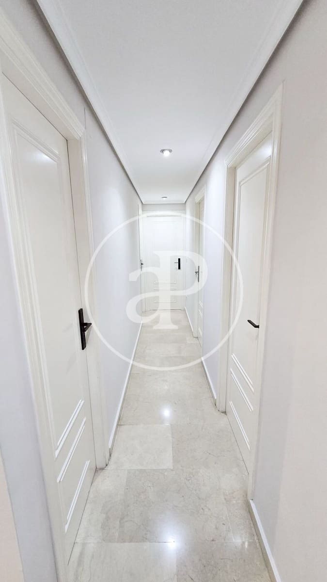 Appartement de 3 chambres à louer à Valence ville avec piscine - 3 000 € (Ref: 9741833)