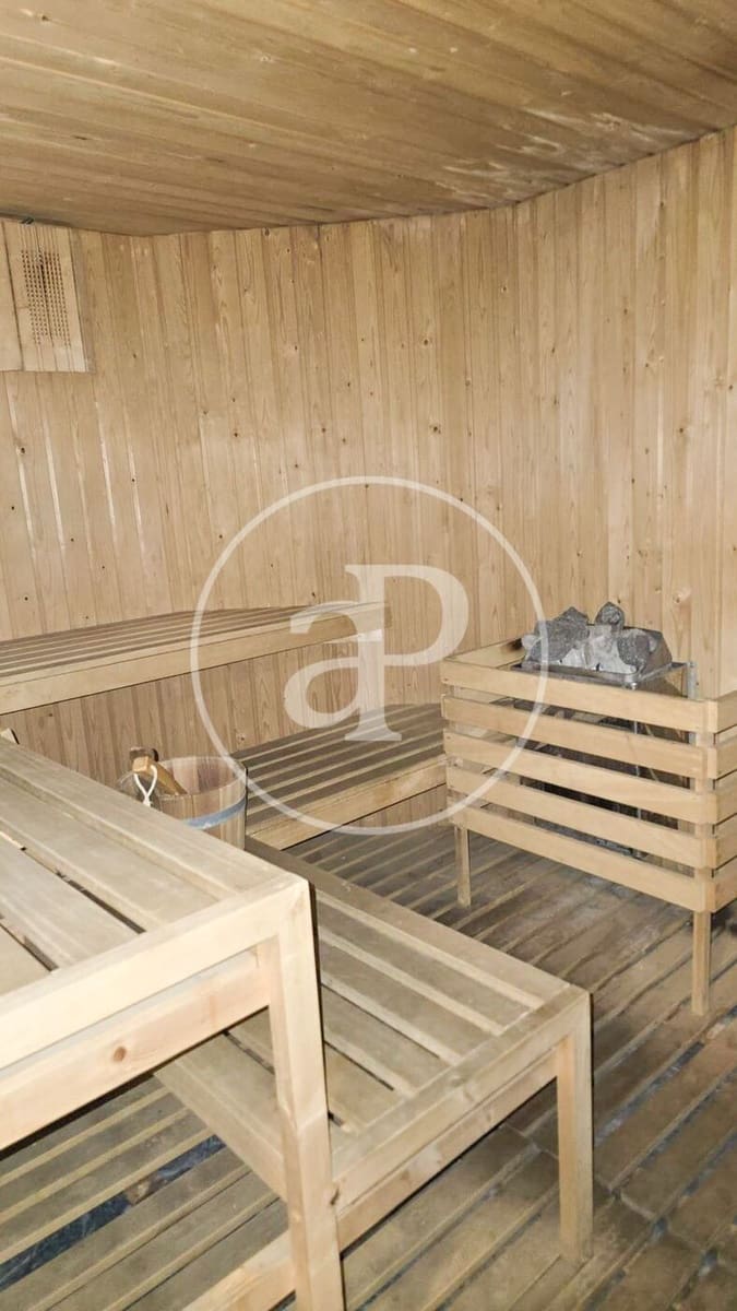 Appartement de 3 chambres à louer à Valence ville avec piscine - 3 000 € (Ref: 9741833)