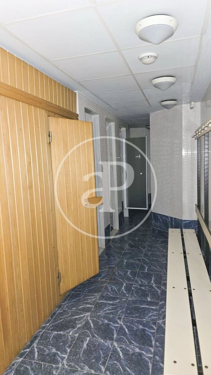 Appartement de 3 chambres à louer à Valence ville avec piscine - 3 000 € (Ref: 9741833)