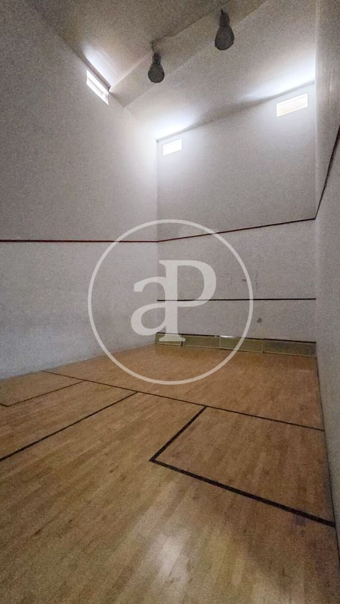 Appartement de 3 chambres à louer à Valence ville avec piscine - 3 000 € (Ref: 9741833)