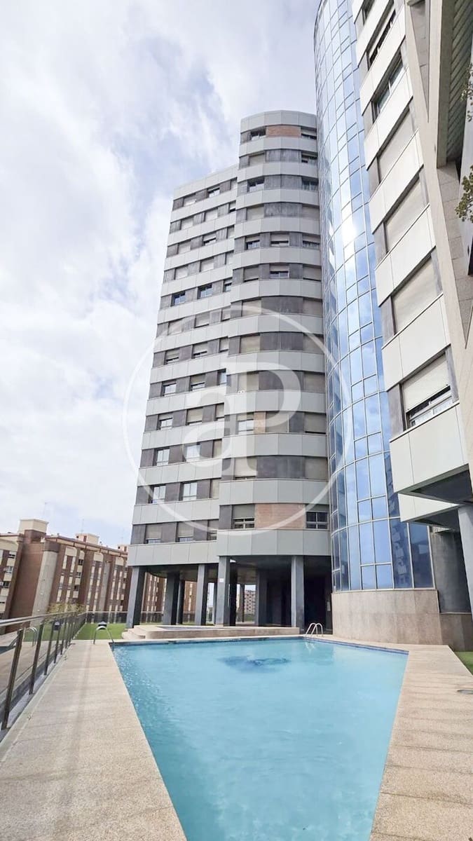 Appartement de 3 chambres à louer à Valence ville avec piscine - 3 000 € (Ref: 9741833)