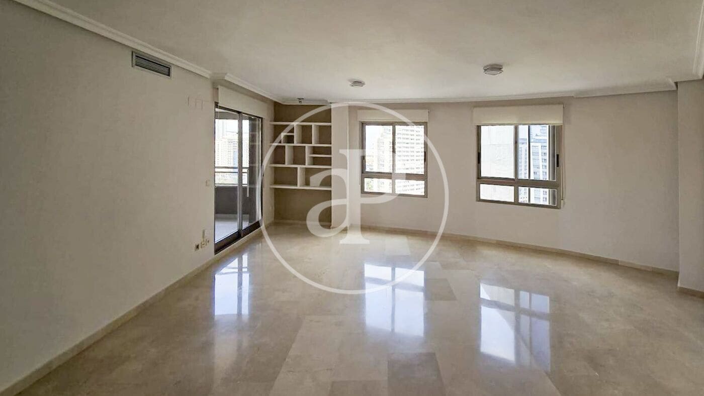 Appartement de 3 chambres à louer à Valence ville avec piscine - 3 000 € (Ref: 9741833)