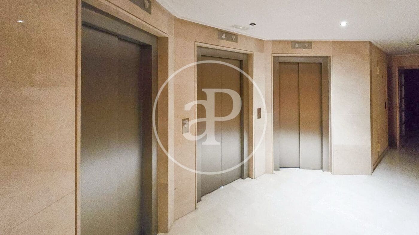 Appartement de 3 chambres à louer à Valence ville avec piscine - 3 000 € (Ref: 9741833)