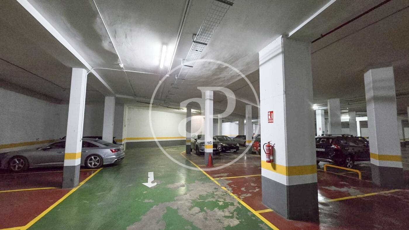 Appartement de 3 chambres à louer à Valence ville avec piscine - 3 000 € (Ref: 9741833)