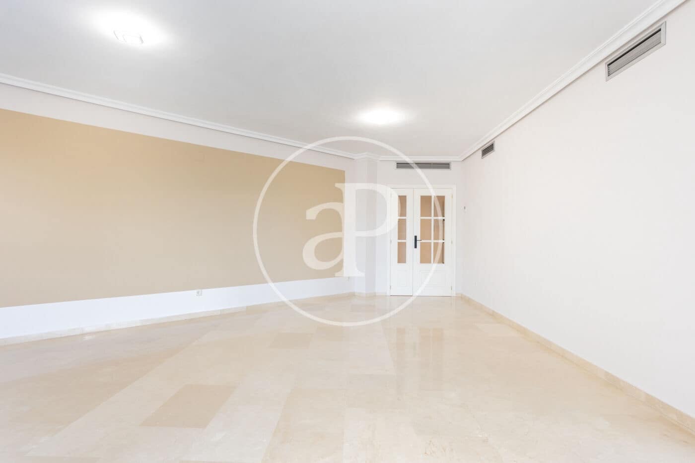 Appartement de 4 chambres à louer à Valence ville avec piscine garage - 2 500 € (Ref: 9741833)