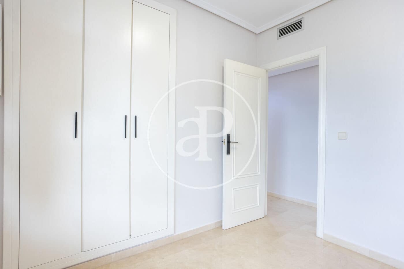 Appartement de 4 chambres à louer à Valence ville avec piscine garage - 2 500 € (Ref: 9741833)