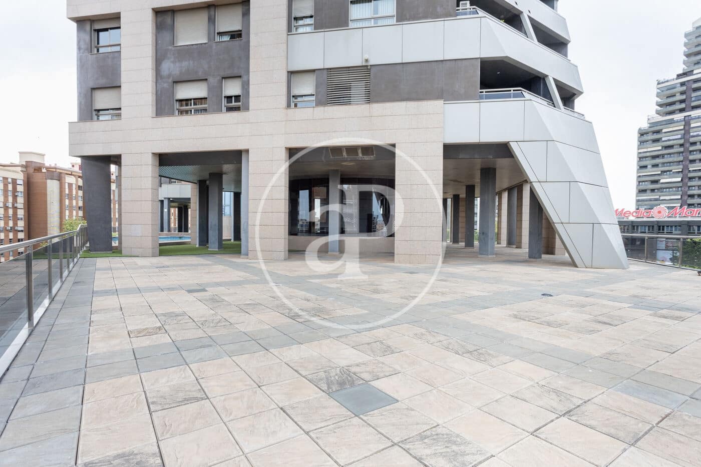 Appartement de 4 chambres à louer à Valence ville avec piscine garage - 2 500 € (Ref: 9741833)