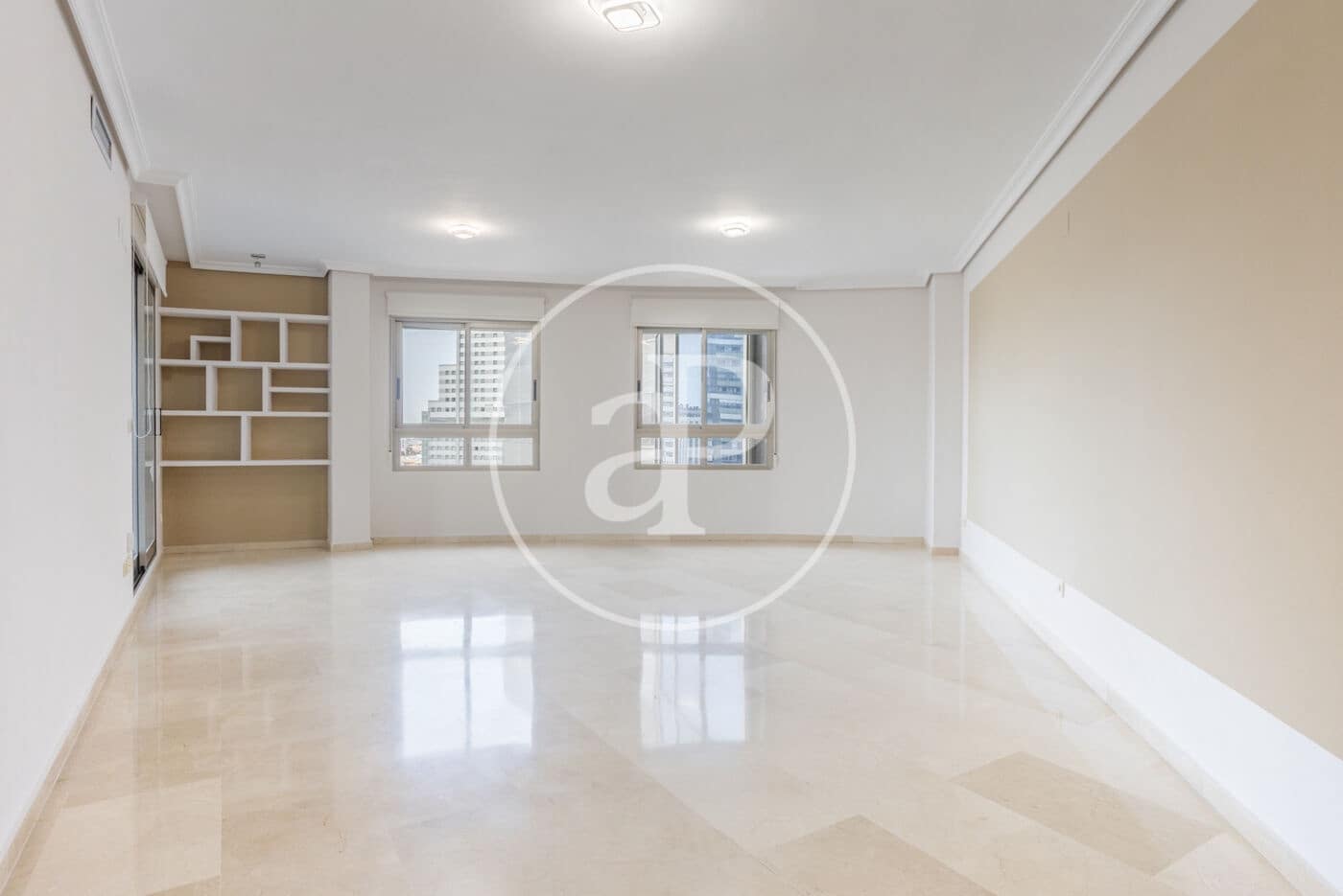 Appartement de 4 chambres à louer à Valence ville avec piscine garage - 2 500 € (Ref: 9741833)