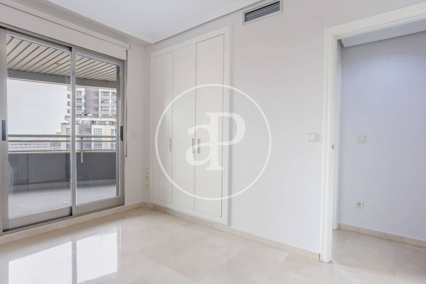 Appartement de 4 chambres à louer à Valence ville avec piscine garage - 2 500 € (Ref: 9741833)