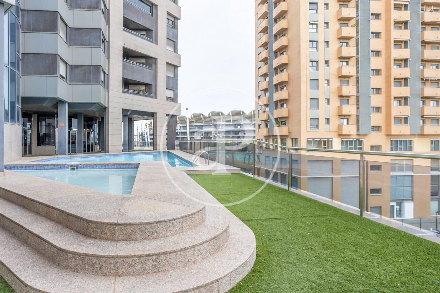 Appartement de 4 chambres à louer à Valence ville avec piscine garage - 2 500 € (Ref: 9741833)