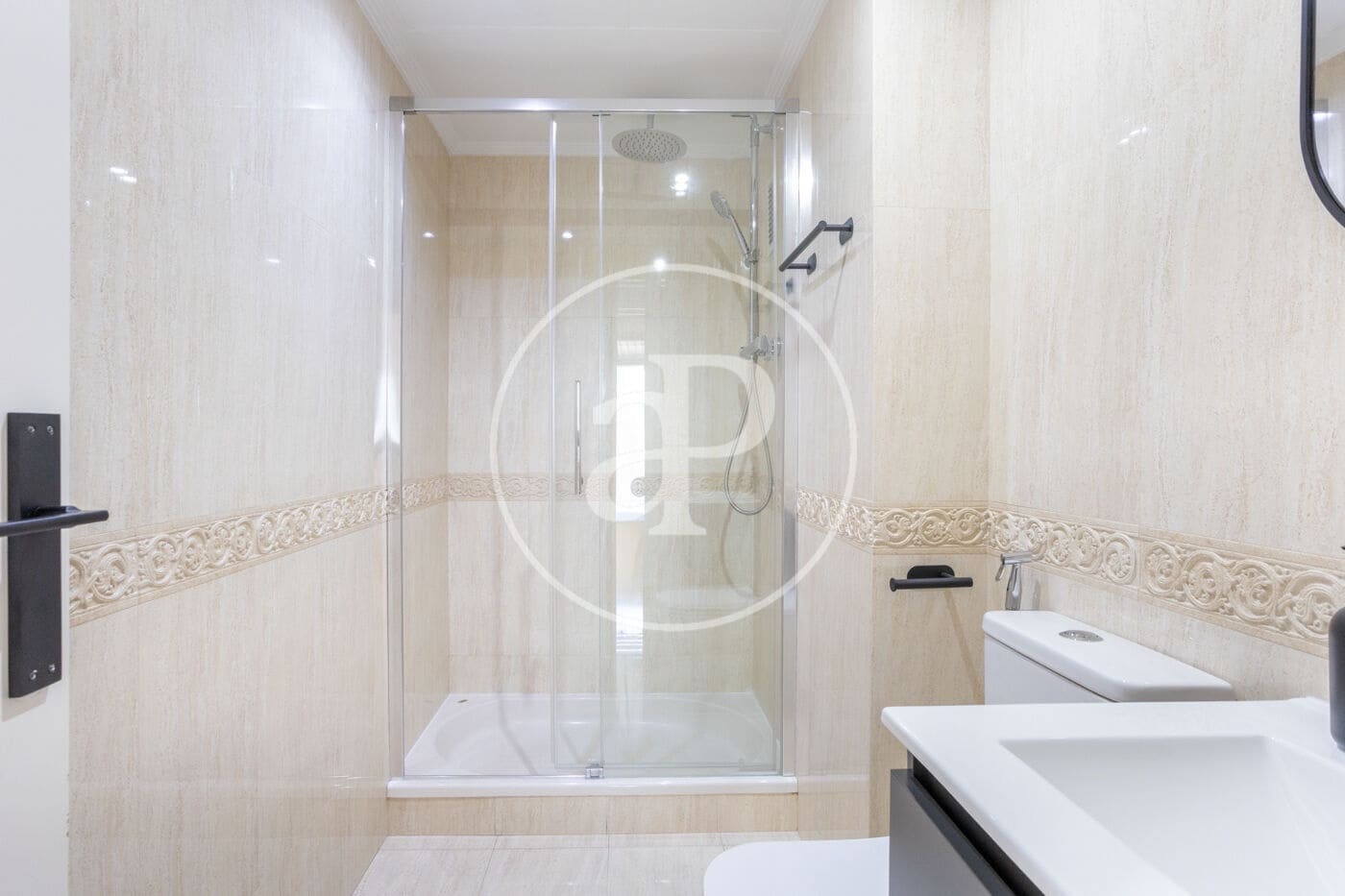Appartement de 4 chambres à louer à Valence ville avec piscine garage - 2 500 € (Ref: 9741833)