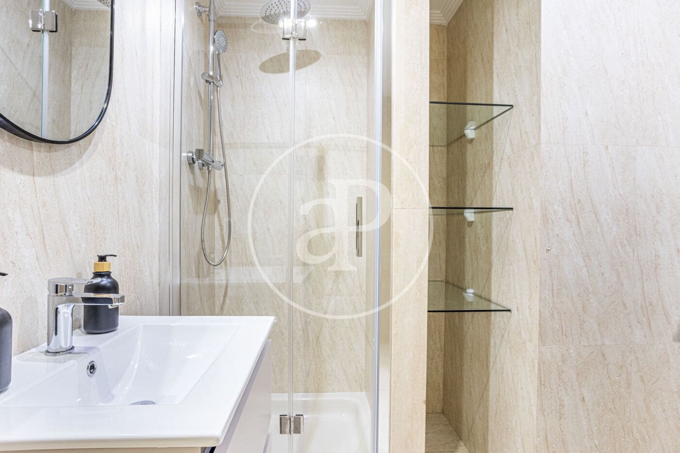 Appartement de 4 chambres à louer à Valence ville avec piscine garage - 2 500 € (Ref: 9741833)