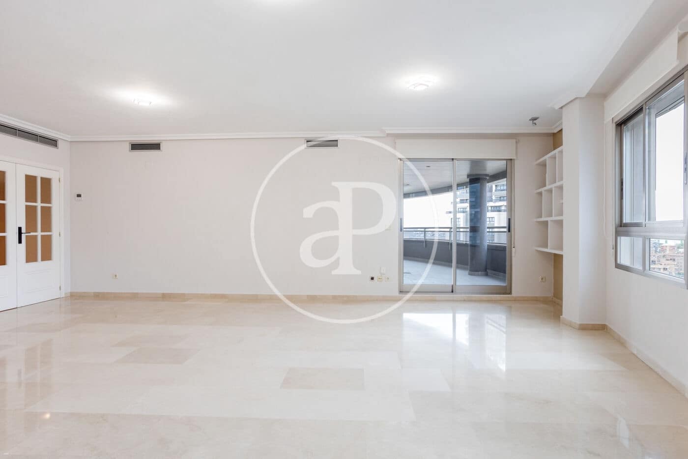 Appartement de 4 chambres à louer à Valence ville avec piscine garage - 2 500 € (Ref: 9741833)