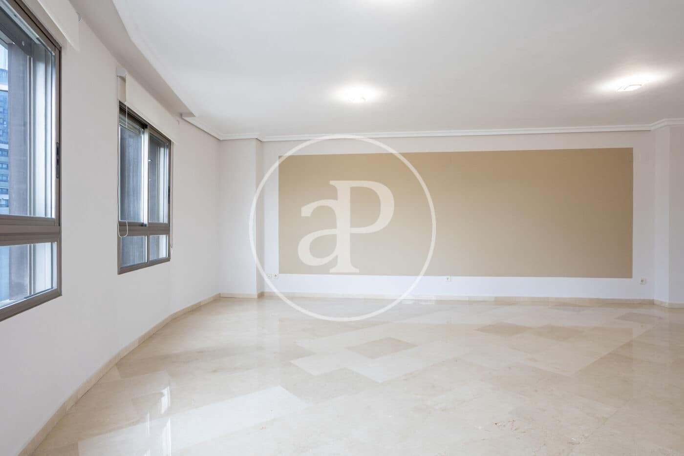Appartement de 4 chambres à louer à Valence ville avec piscine garage - 2 500 € (Ref: 9741833)