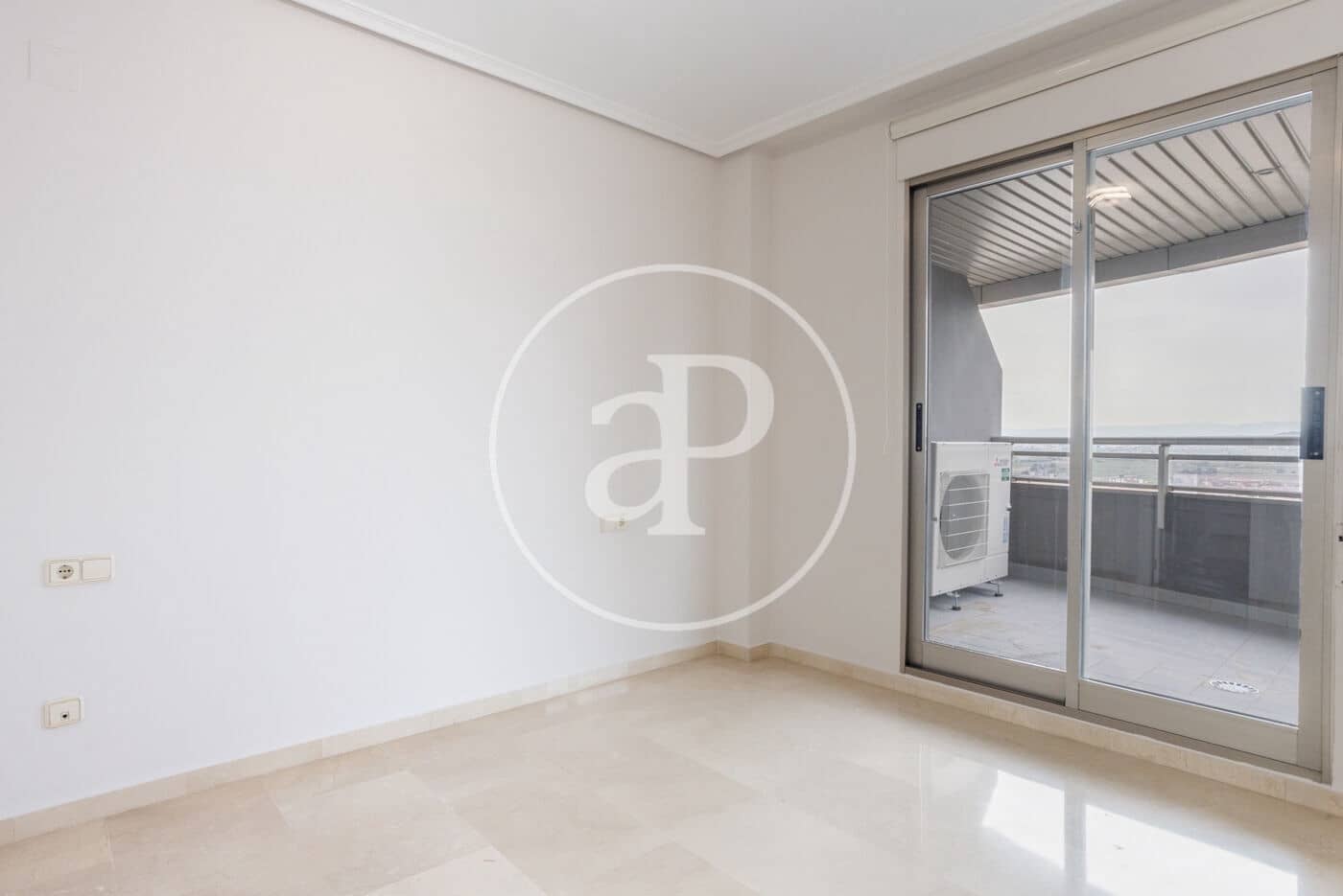 Appartement de 4 chambres à louer à Valence ville avec piscine garage - 2 500 € (Ref: 9741833)