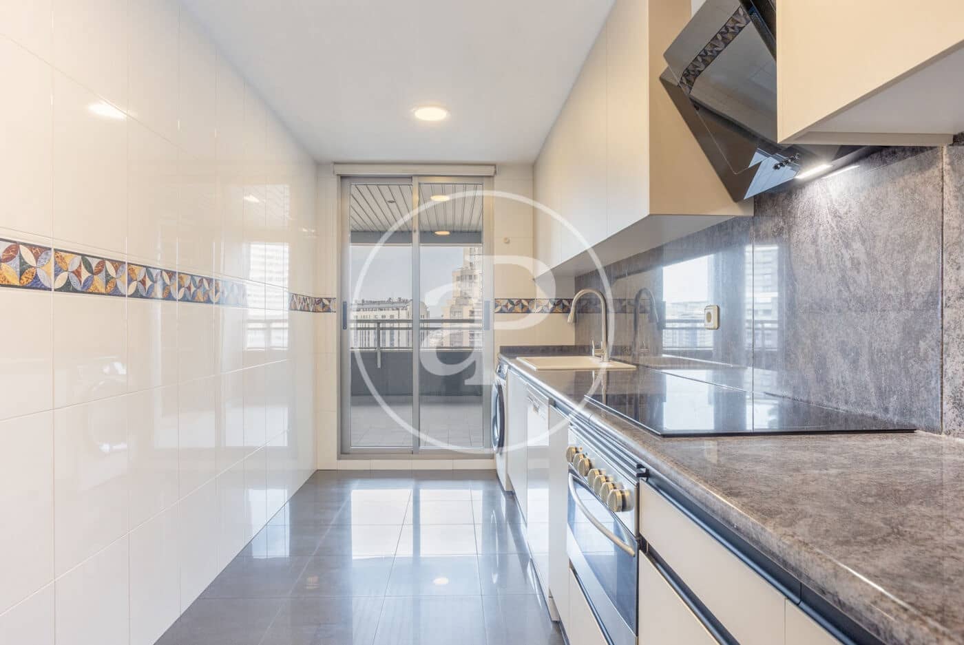Appartement de 4 chambres à louer à Valence ville avec piscine garage - 2 500 € (Ref: 9741833)