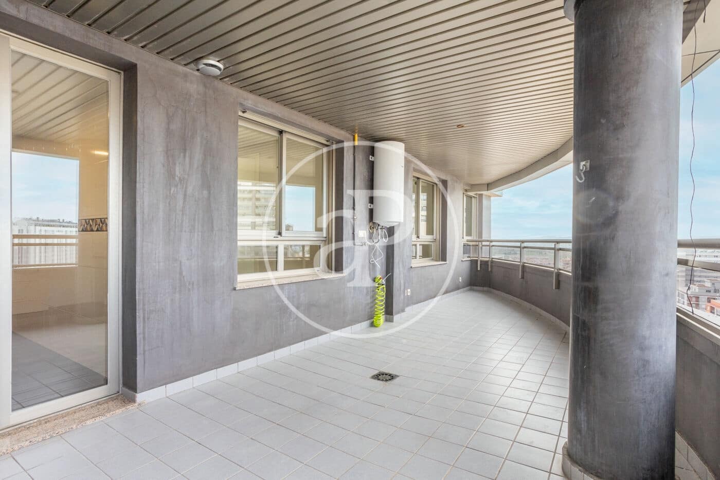 Appartement de 4 chambres à louer à Valence ville avec piscine garage - 2 500 € (Ref: 9741833)