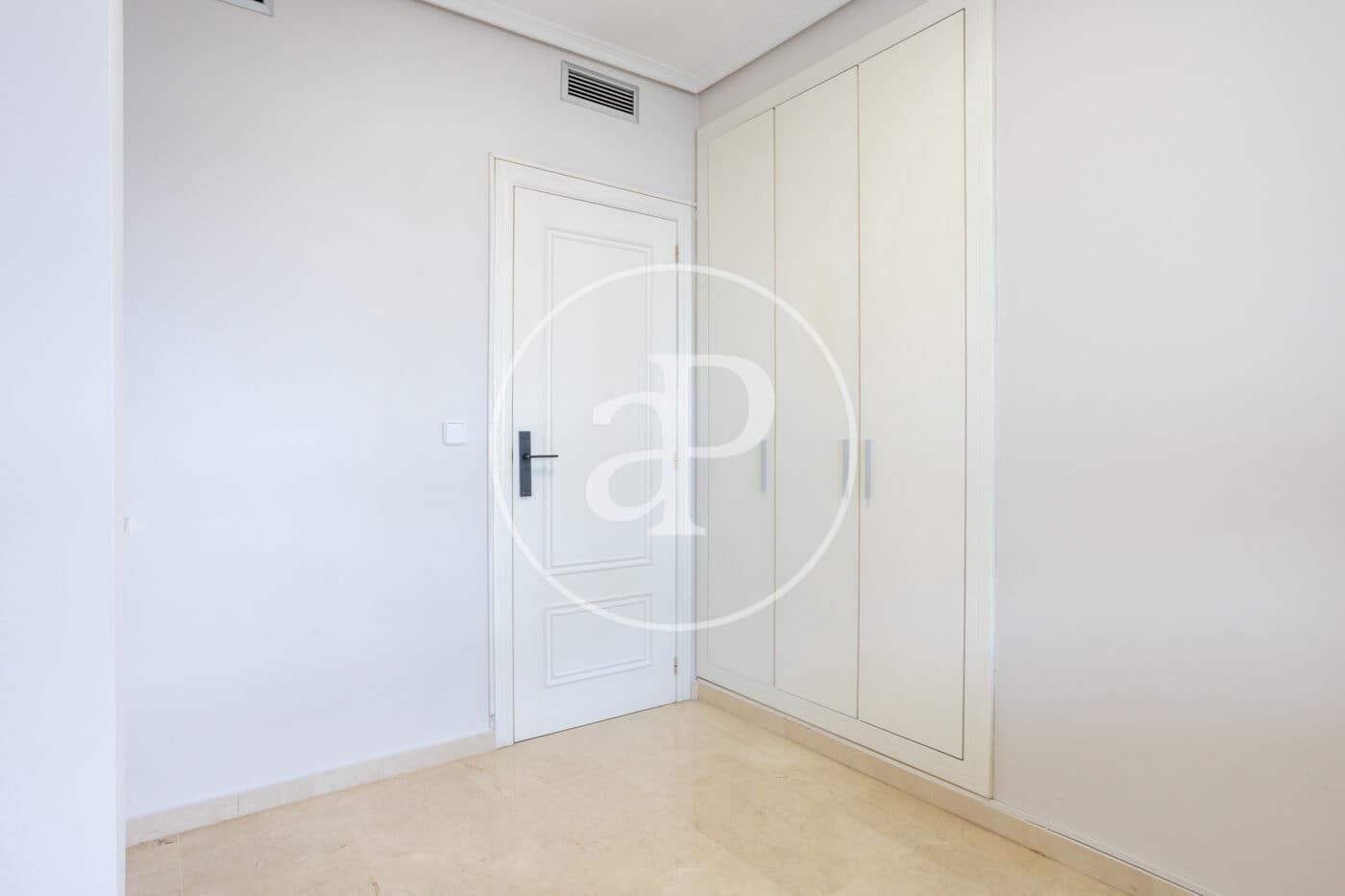 Appartement de 4 chambres à louer à Valence ville avec piscine garage - 2 500 € (Ref: 9741833)