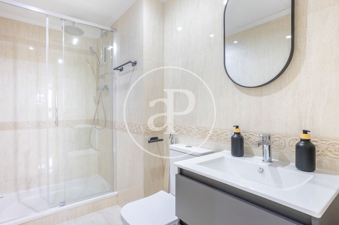 Appartement de 4 chambres à louer à Valence ville avec piscine garage - 2 500 € (Ref: 9741833)