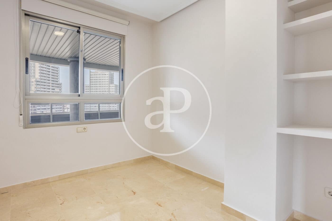 Appartement de 4 chambres à louer à Valence ville avec piscine garage - 2 500 € (Ref: 9741833)