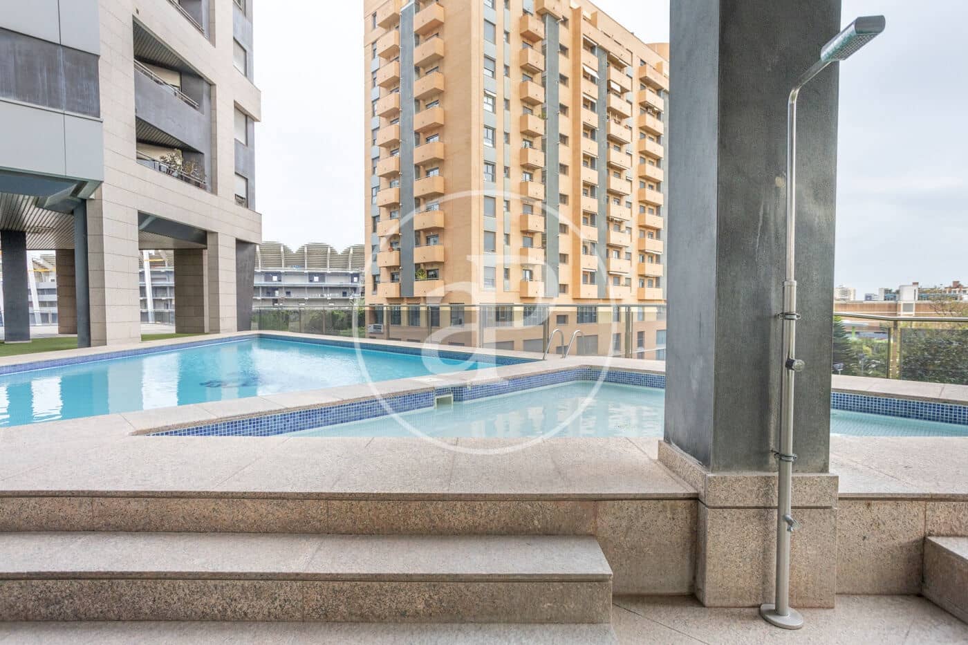 Appartement de 4 chambres à louer à Valence ville avec piscine garage - 2 500 € (Ref: 9741833)