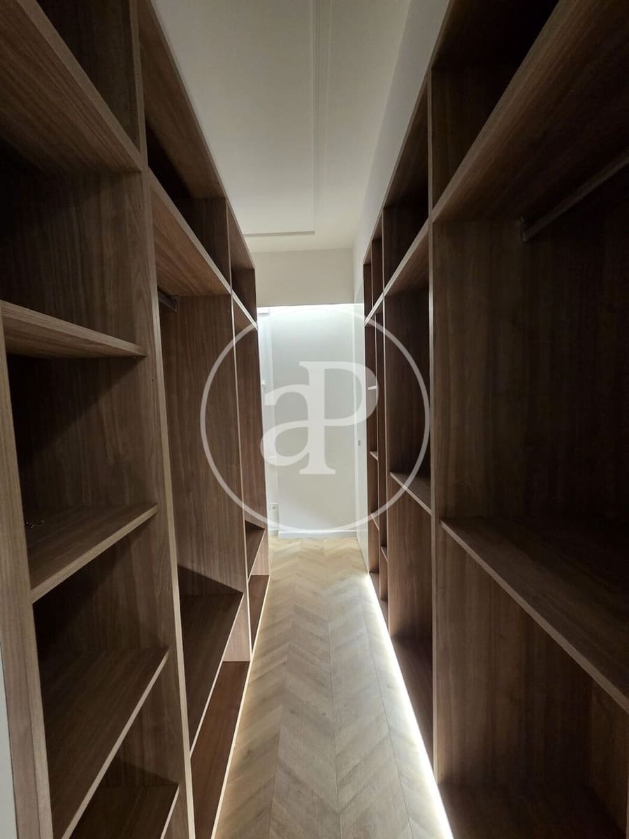 3 makuuhuone Kattohuoneisto vuokrattavana paikassa Valencia kaupunki - 3 500 € (Ref: 9752120)