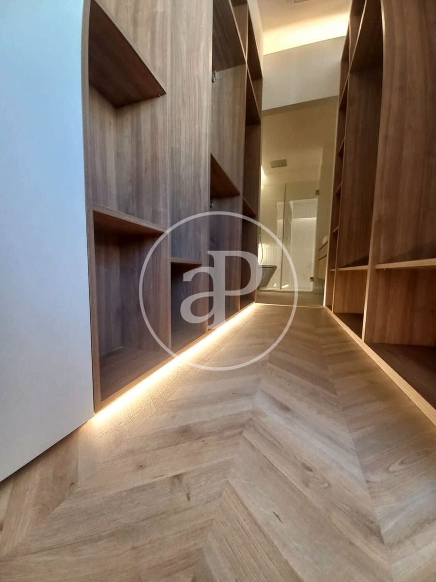 3 makuuhuone Kattohuoneisto vuokrattavana paikassa Valencia kaupunki - 3 500 € (Ref: 9752120)