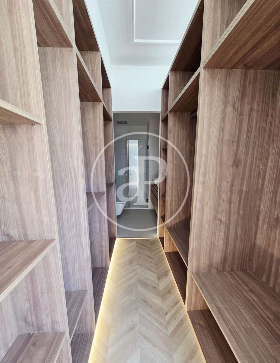 3 makuuhuone Kattohuoneisto vuokrattavana paikassa Valencia kaupunki - 3 500 € (Ref: 9752120)