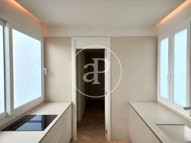 3 makuuhuone Kattohuoneisto vuokrattavana paikassa La Gran Via, Valencia kaupunki - 3 500 € (Ref: 9752120)