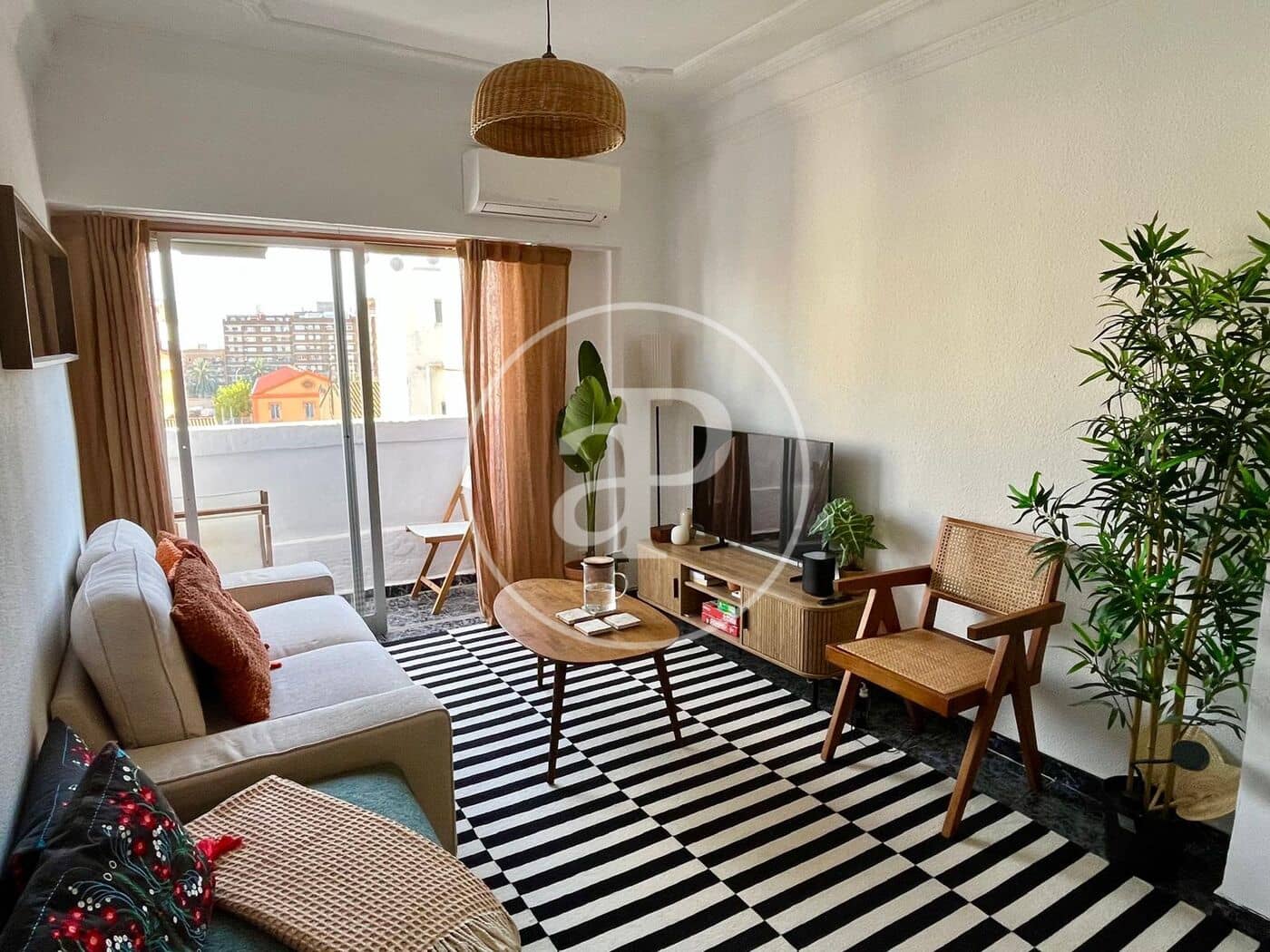 2 bedroom Apartment for rent in Valencia city - € 1,500 (Ref: 9755794)