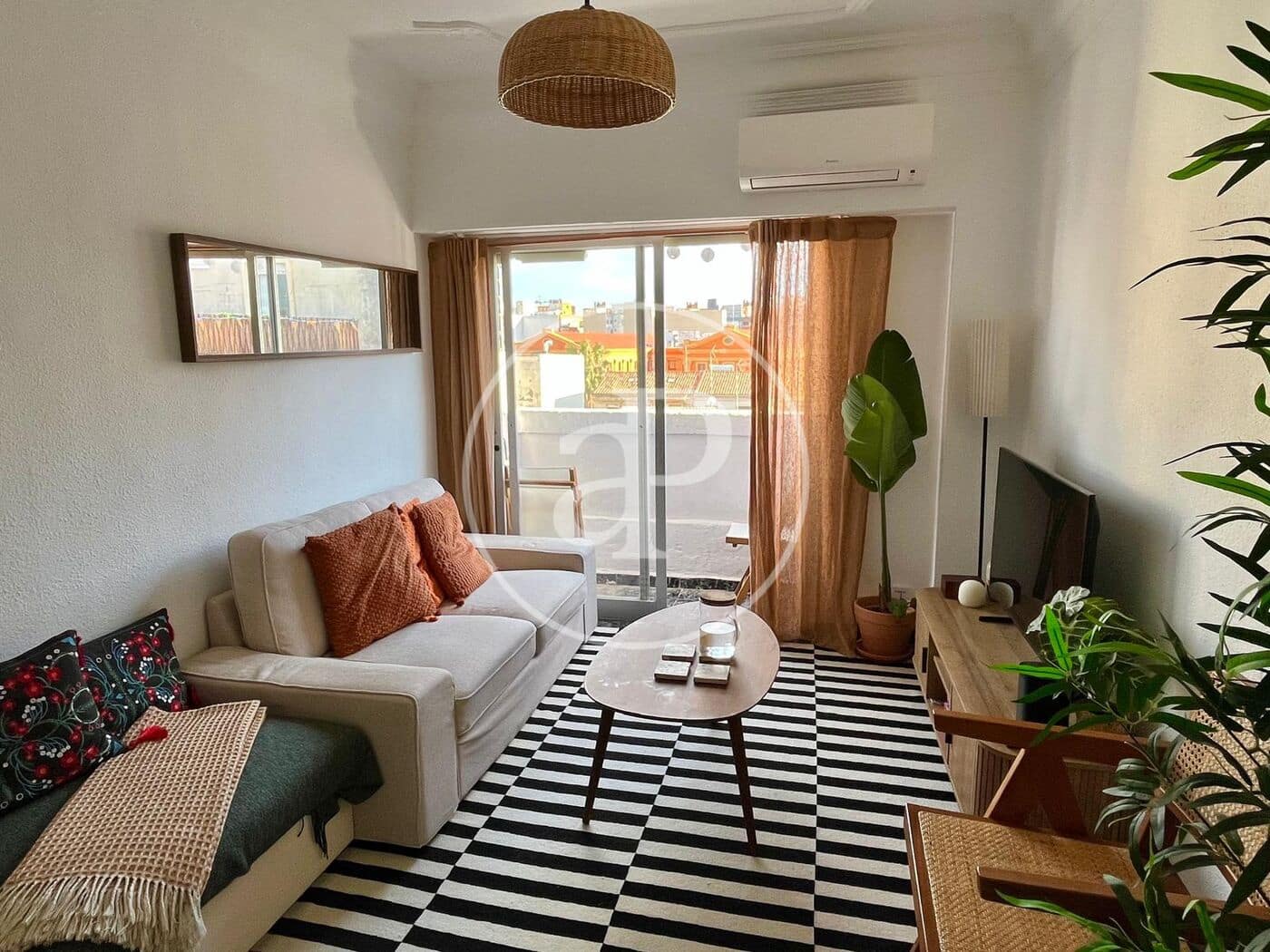 2 bedroom Apartment for rent in Valencia city - € 1,500 (Ref: 9755794)