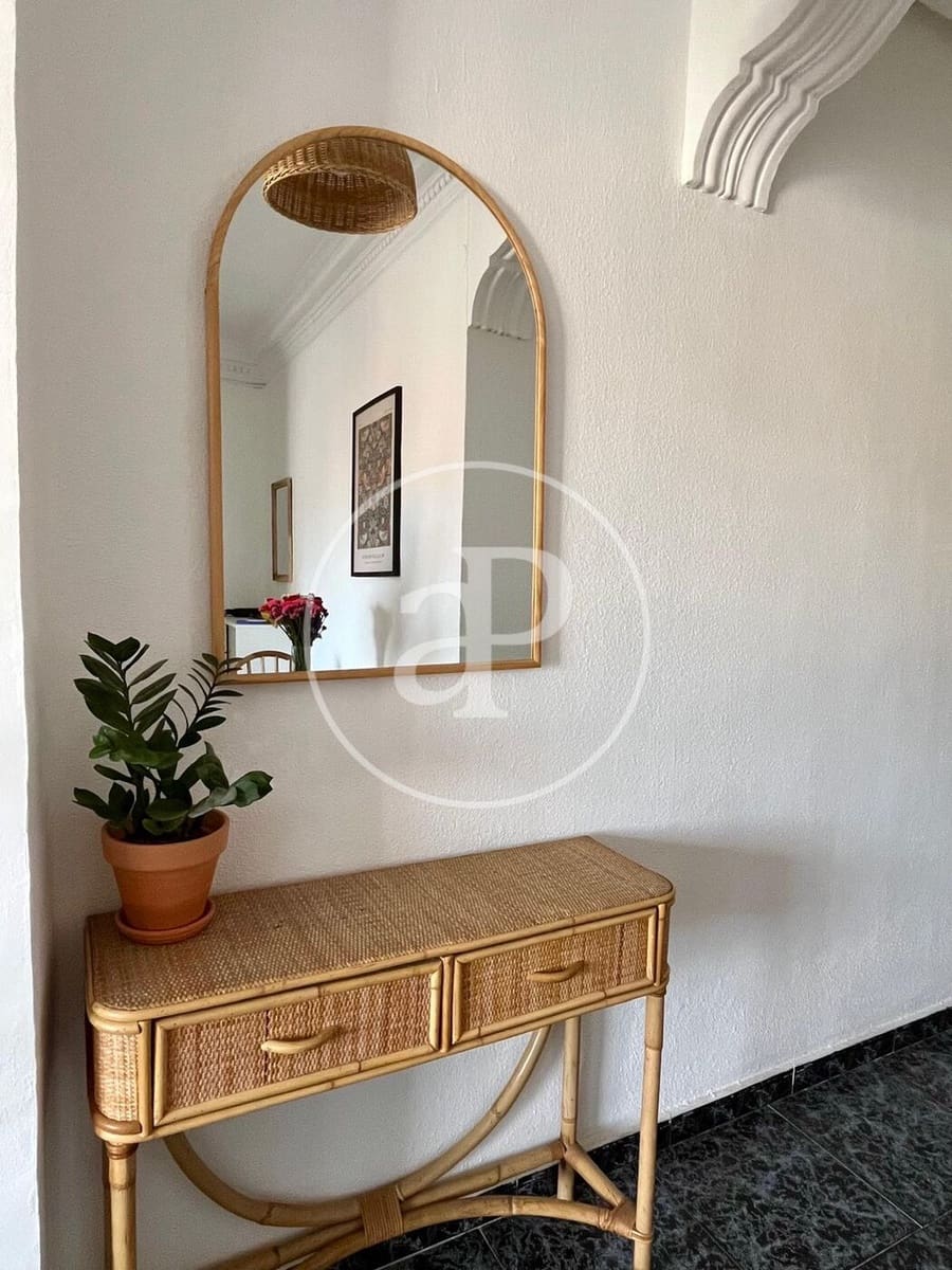 2 bedroom Apartment for rent in Valencia city - € 1,500 (Ref: 9755794)