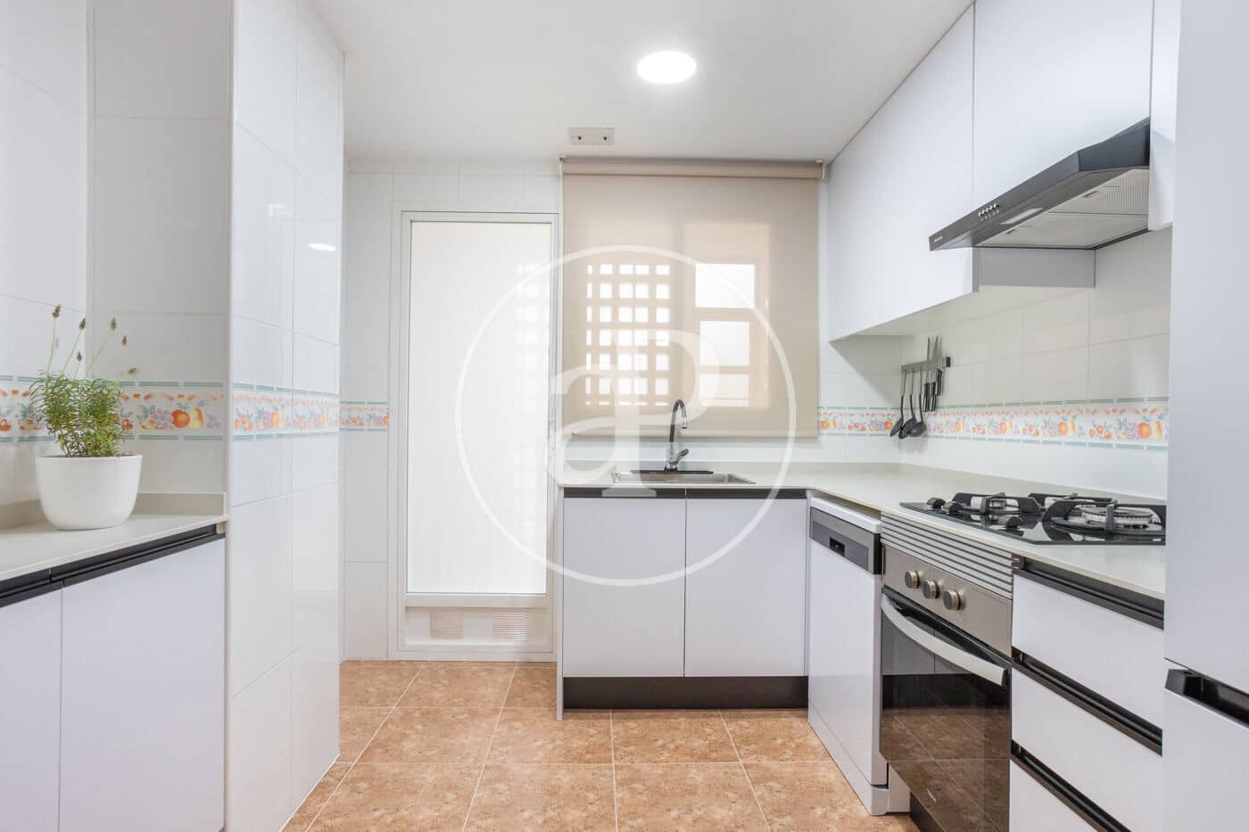 3 soveværelse Lejlighed til leje i Valencia by med swimmingpool - € 2.100 (Ref: 9755796)