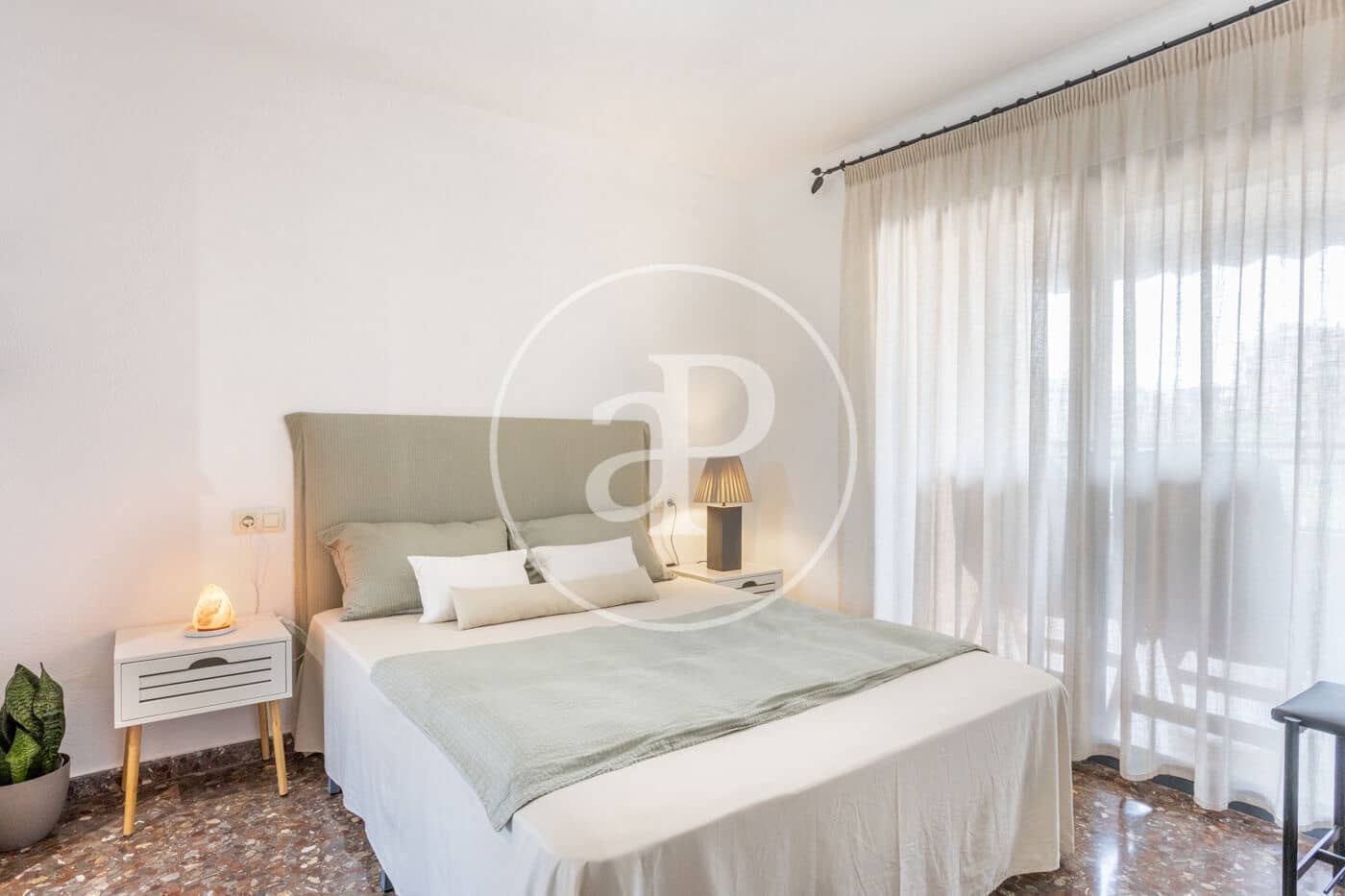 3 soveværelse Lejlighed til leje i Valencia by med swimmingpool - € 2.100 (Ref: 9755796)