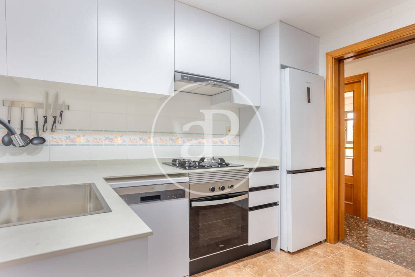 3 soveværelse Lejlighed til leje i Valencia by med swimmingpool - € 2.100 (Ref: 9755796)