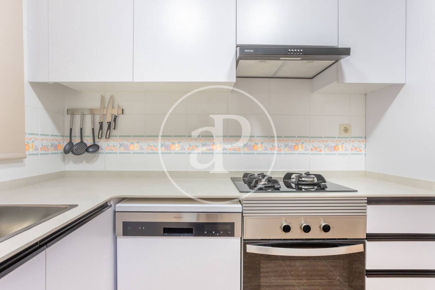 3 soveværelse Lejlighed til leje i Valencia by med swimmingpool - € 2.100 (Ref: 9755796)