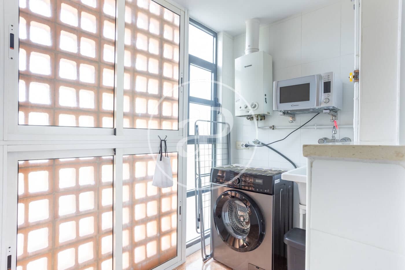 3 soveværelse Lejlighed til leje i Valencia by med swimmingpool - € 2.100 (Ref: 9755796)