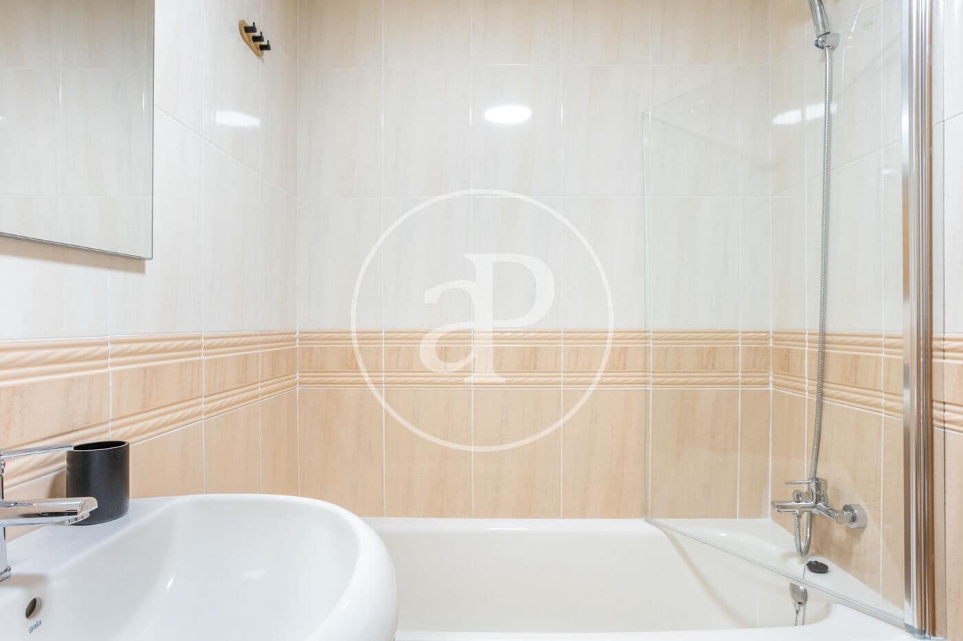 3 soveværelse Lejlighed til leje i Valencia by med swimmingpool - € 2.100 (Ref: 9755796)