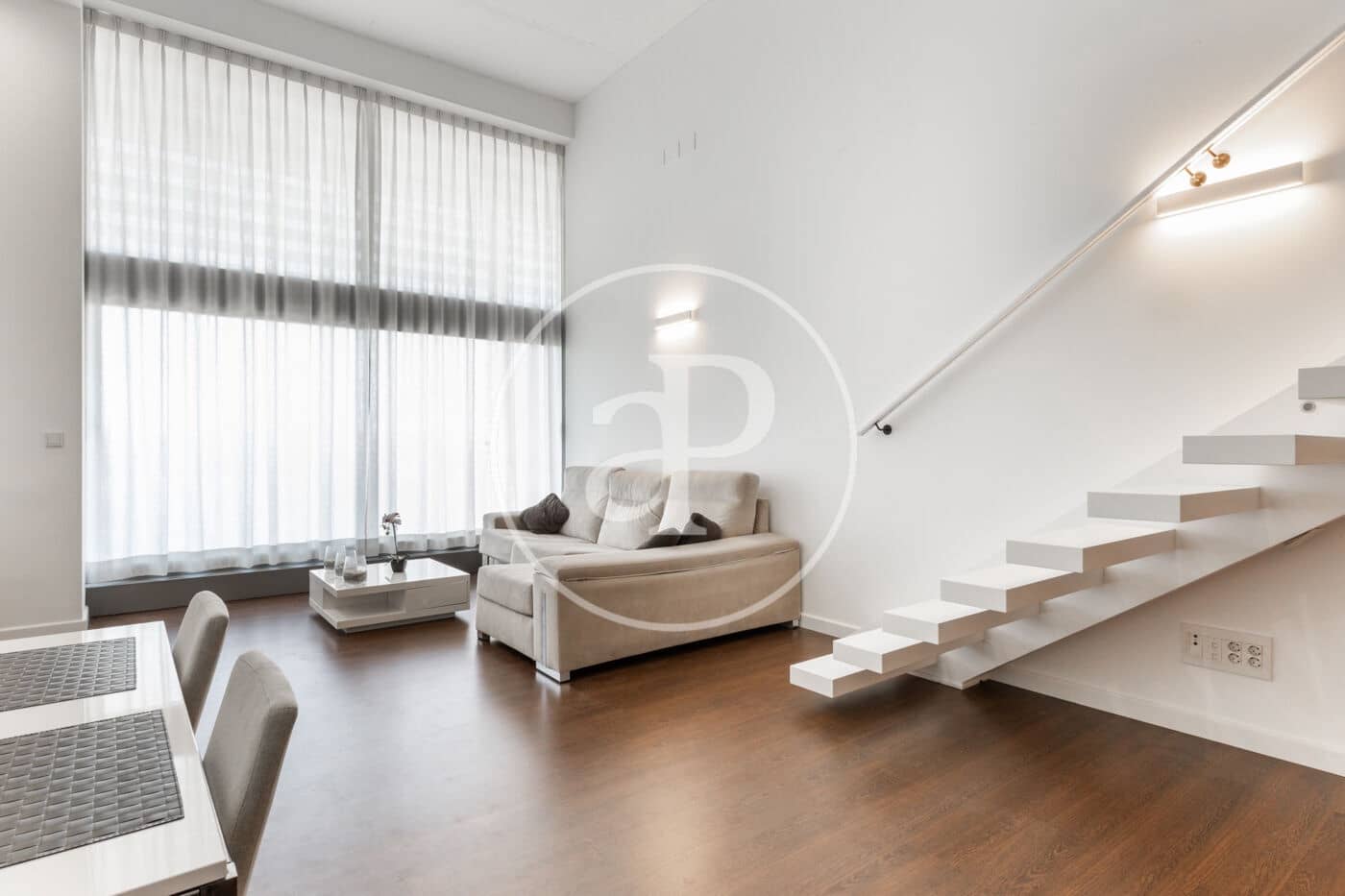 1 makuuhuone Huvila vuokrattavana paikassa Valencia kaupunki mukana uima-altaan - 1 200 € (Ref: 9755798)