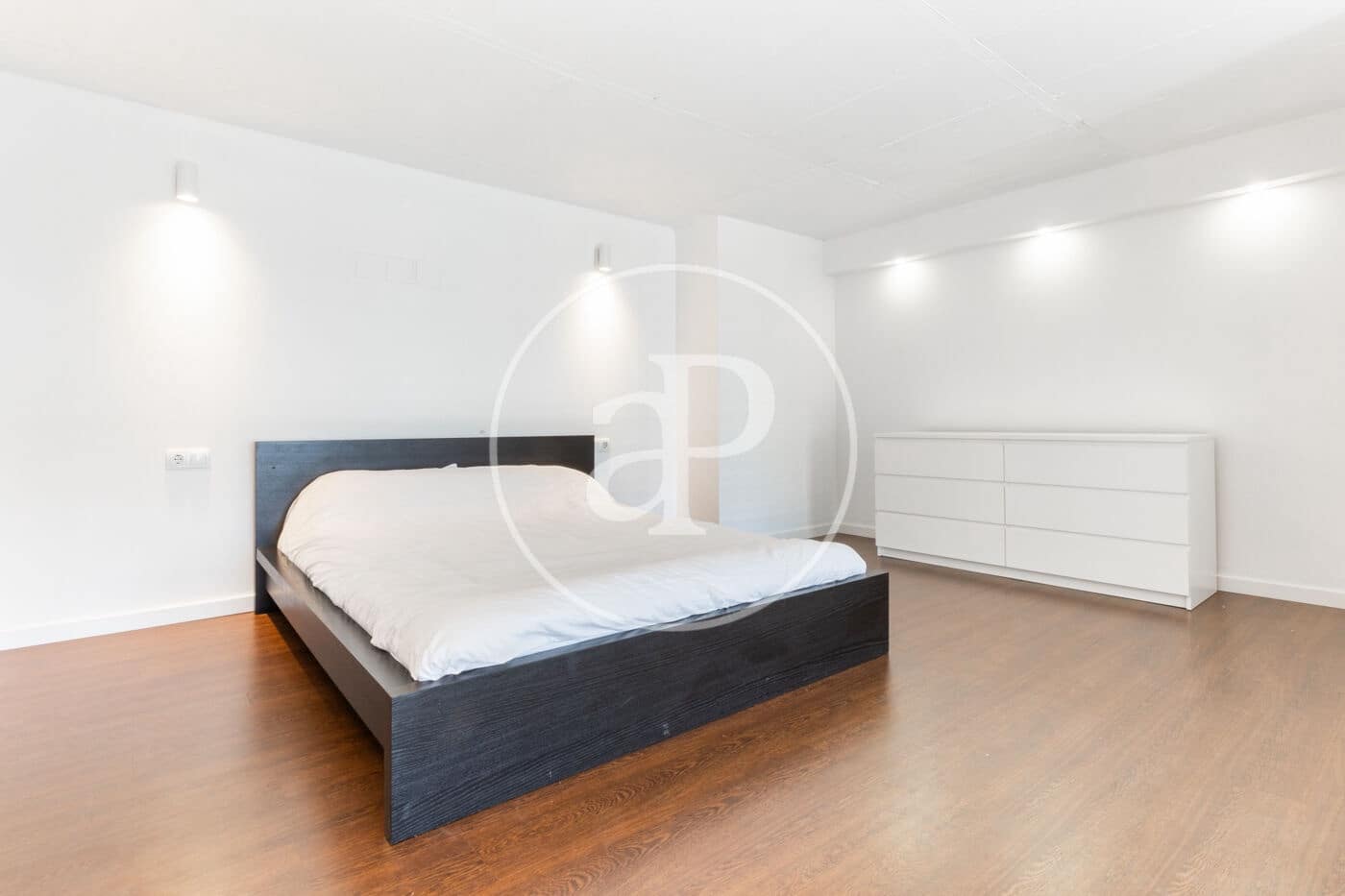 1 makuuhuone Huvila vuokrattavana paikassa Valencia kaupunki mukana uima-altaan - 1 200 € (Ref: 9755798)