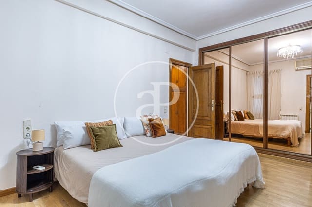 4 quarto Apartamento para arrendar em El Pla del Remei, Valência cidade - 2 500 € (Ref: 9758868)