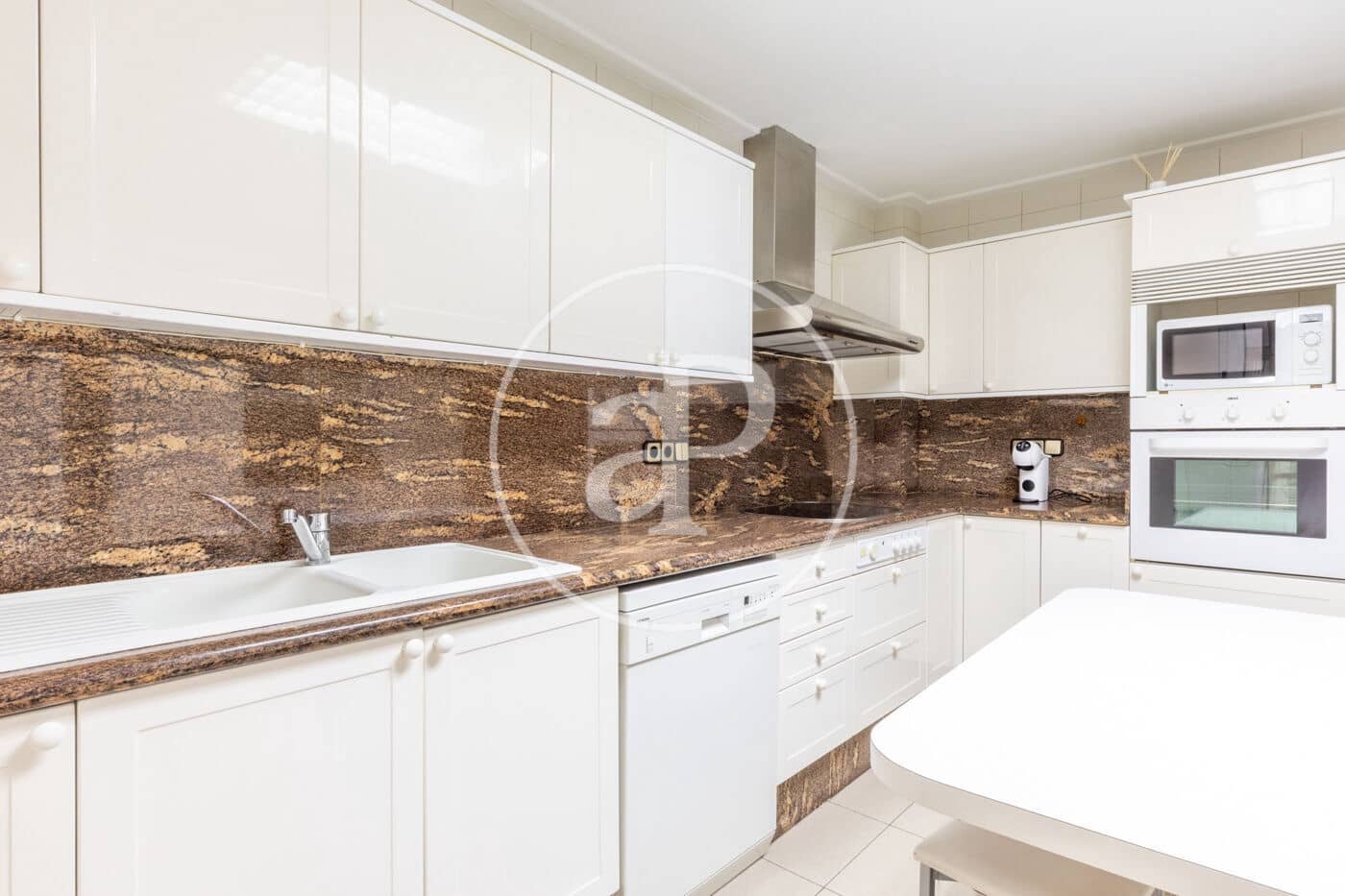 4 soveværelse Lejlighed til leje i Valencia by - € 2.500 (Ref: 9758868)