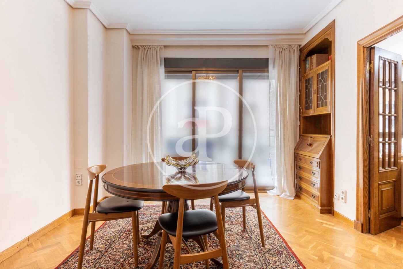 4 soveværelse Lejlighed til leje i Valencia by - € 2.500 (Ref: 9758868)