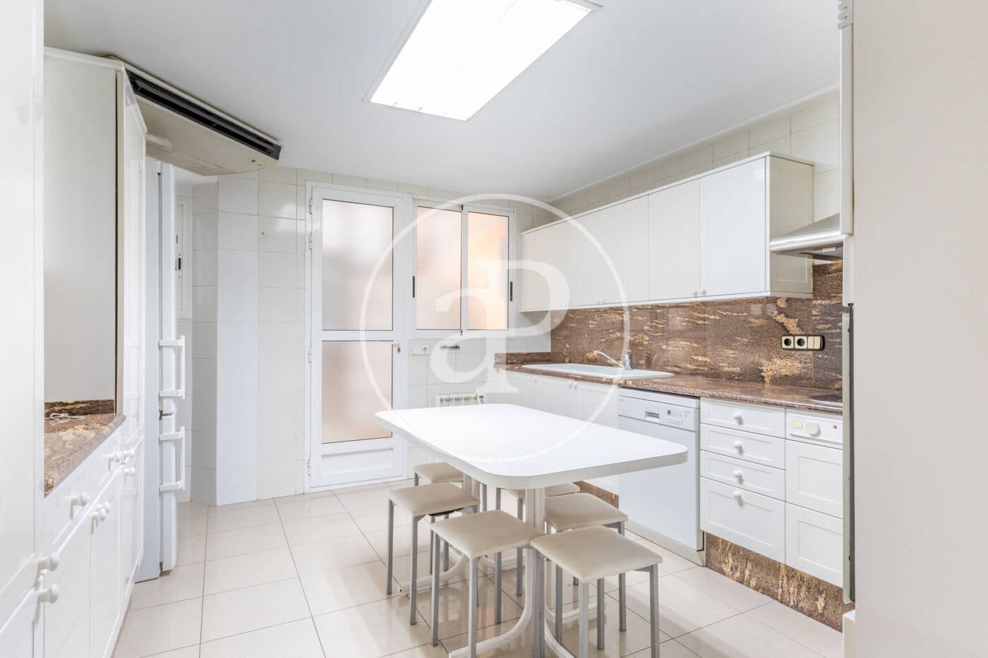 4 soveværelse Lejlighed til leje i Valencia by - € 2.500 (Ref: 9758868)