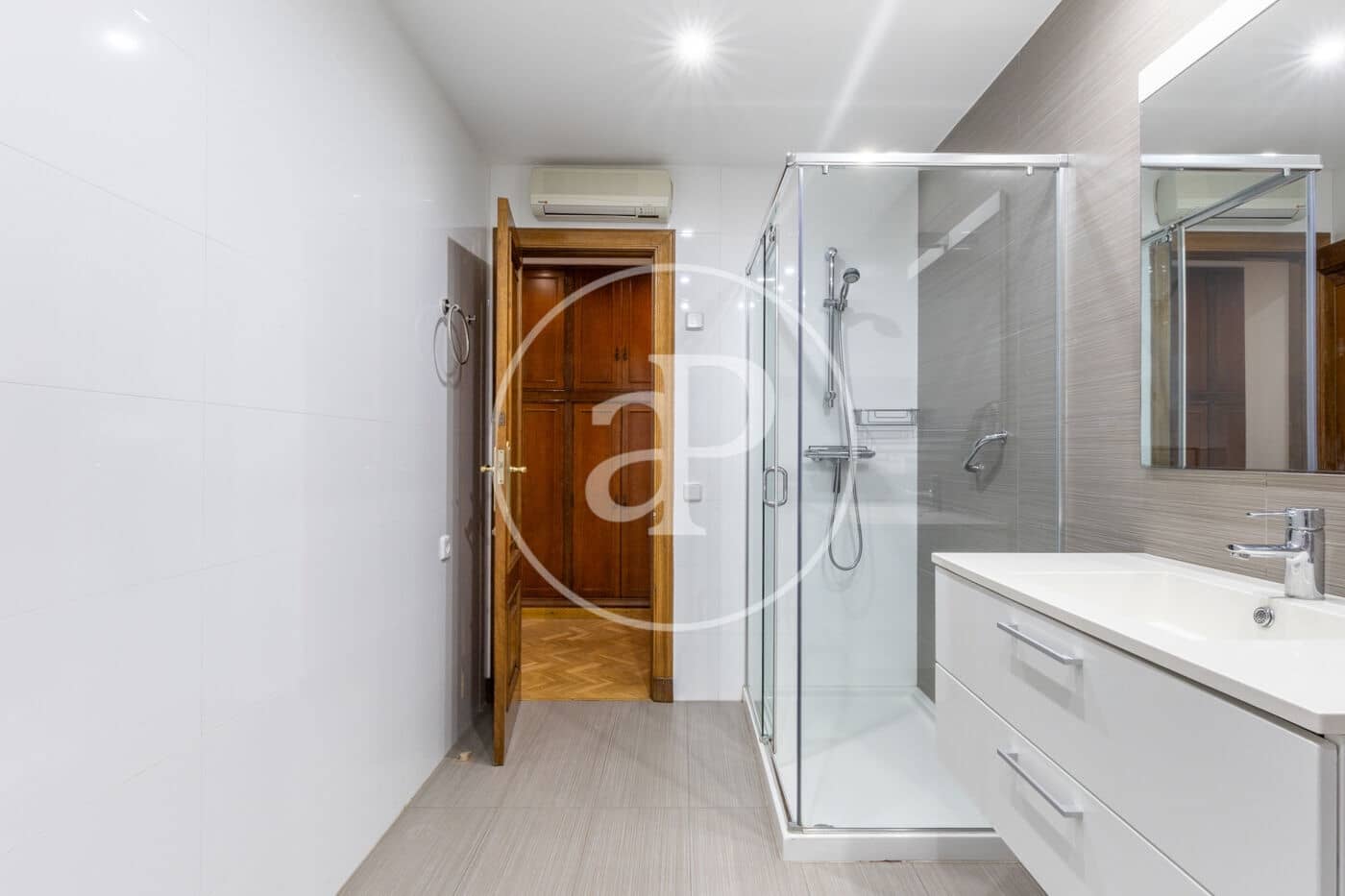 4 soveværelse Lejlighed til leje i Valencia by - € 2.500 (Ref: 9758868)