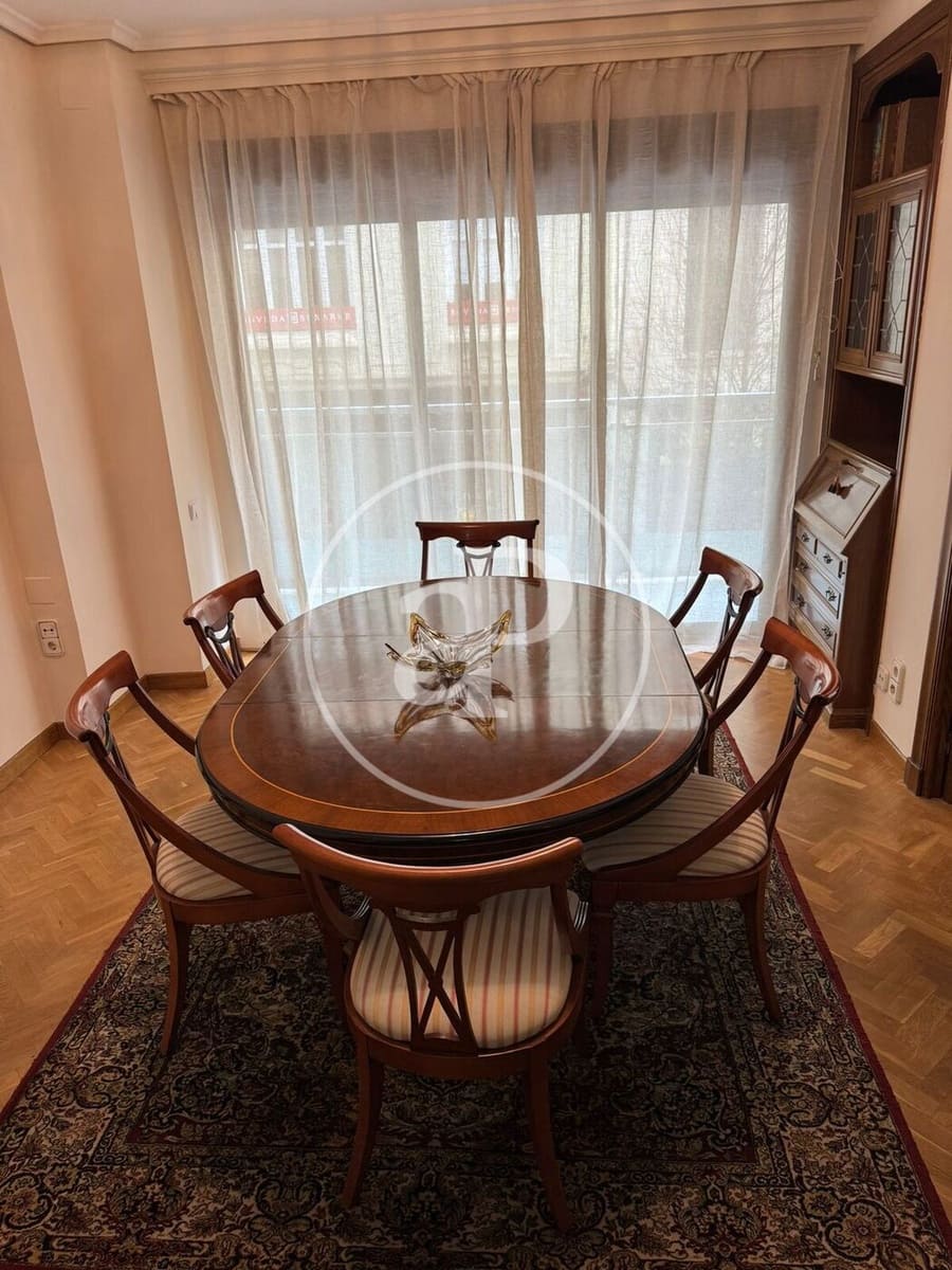 4 bedroom Apartment for rent in Valencia city - € 2,500 (Ref: 9758868)