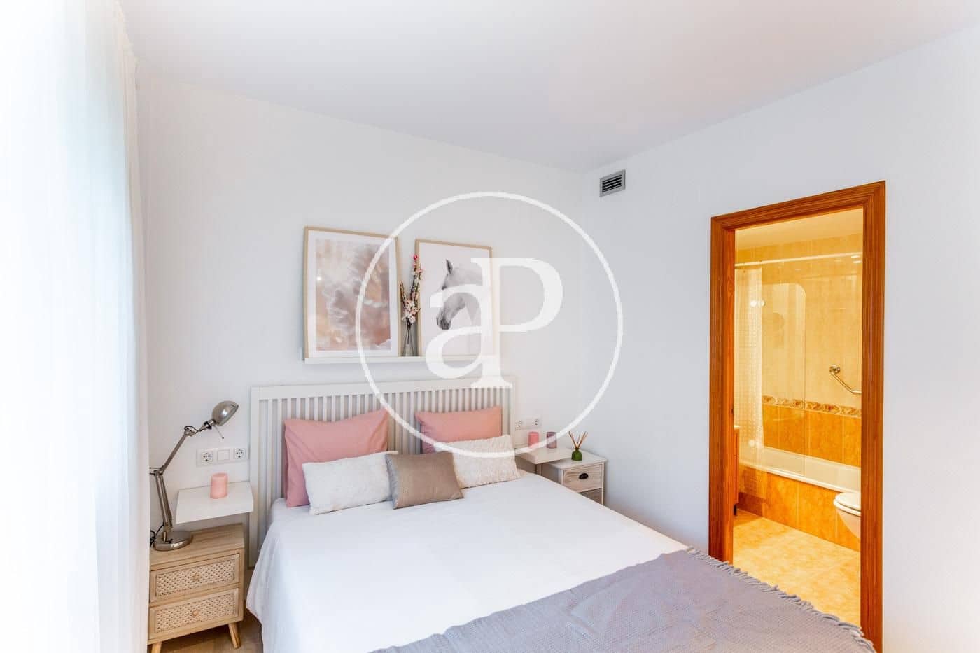 Appartement de 2 chambres à louer à Chiva avec piscine - 1 200 € (Ref: 9758869)