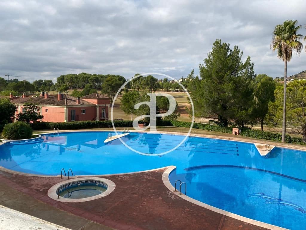 Appartement de 2 chambres à louer à Chiva avec piscine - 1 200 € (Ref: 9758869)