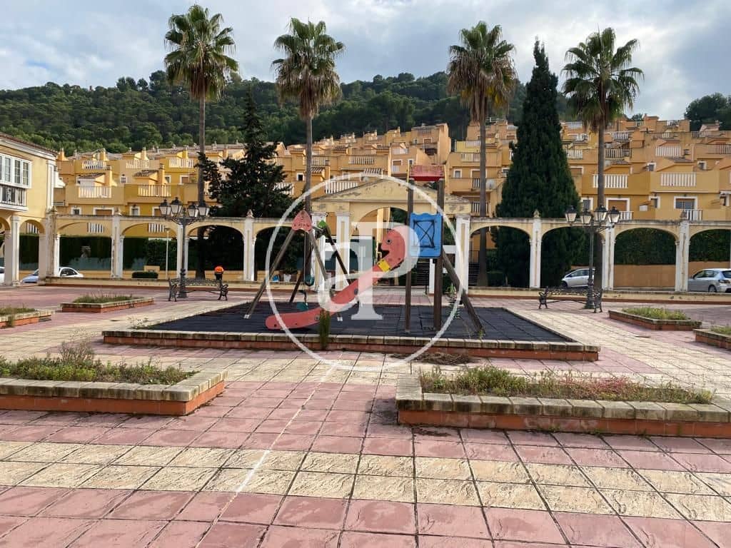 Appartement de 2 chambres à louer à Chiva avec piscine - 1 200 € (Ref: 9758869)