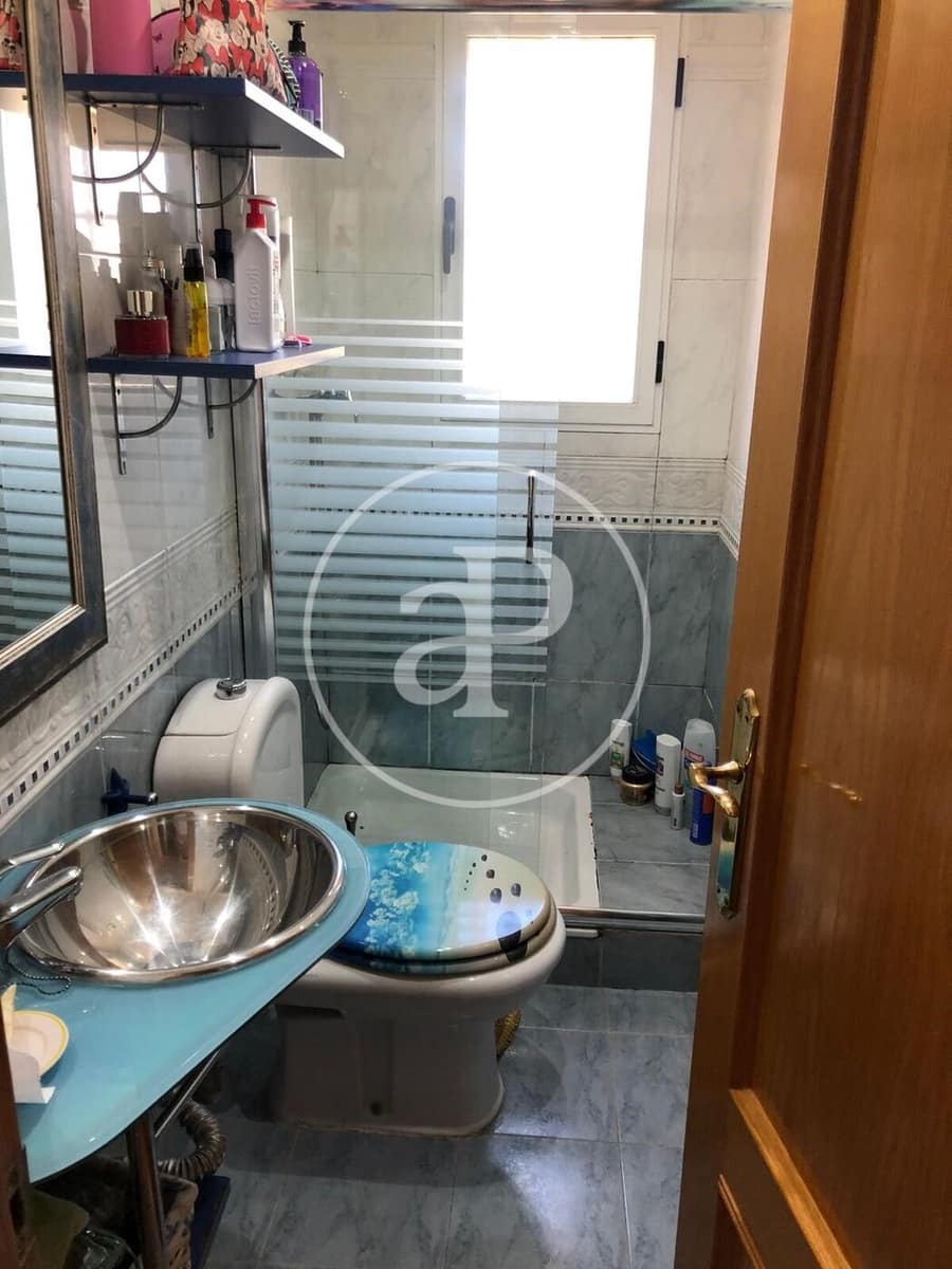 4 soveværelse Villa til leje i La Pobla de Vallbona med swimmingpool - € 2.200 (Ref: 9758871)